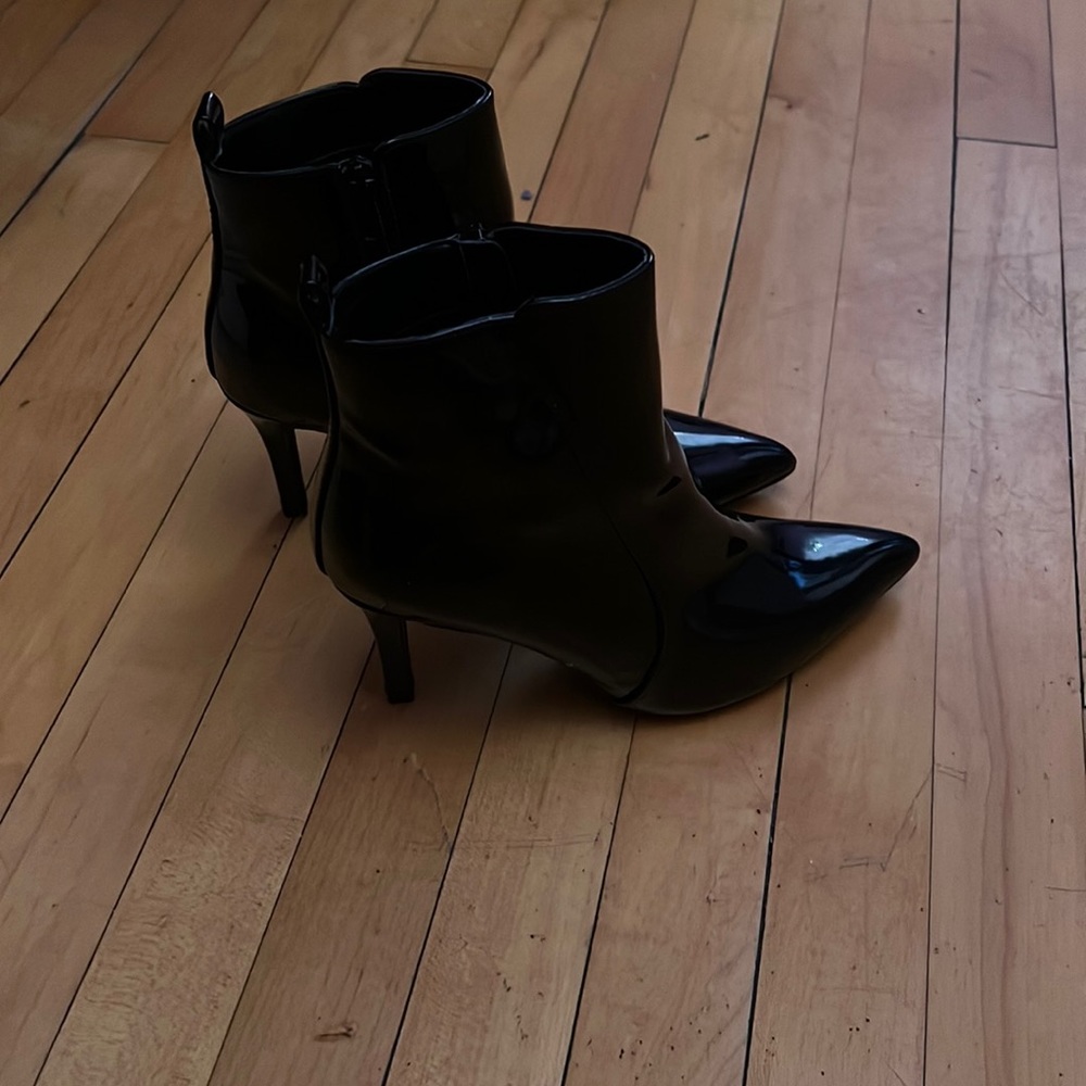 Forever 21 shiny black booties Womens US size 7.5